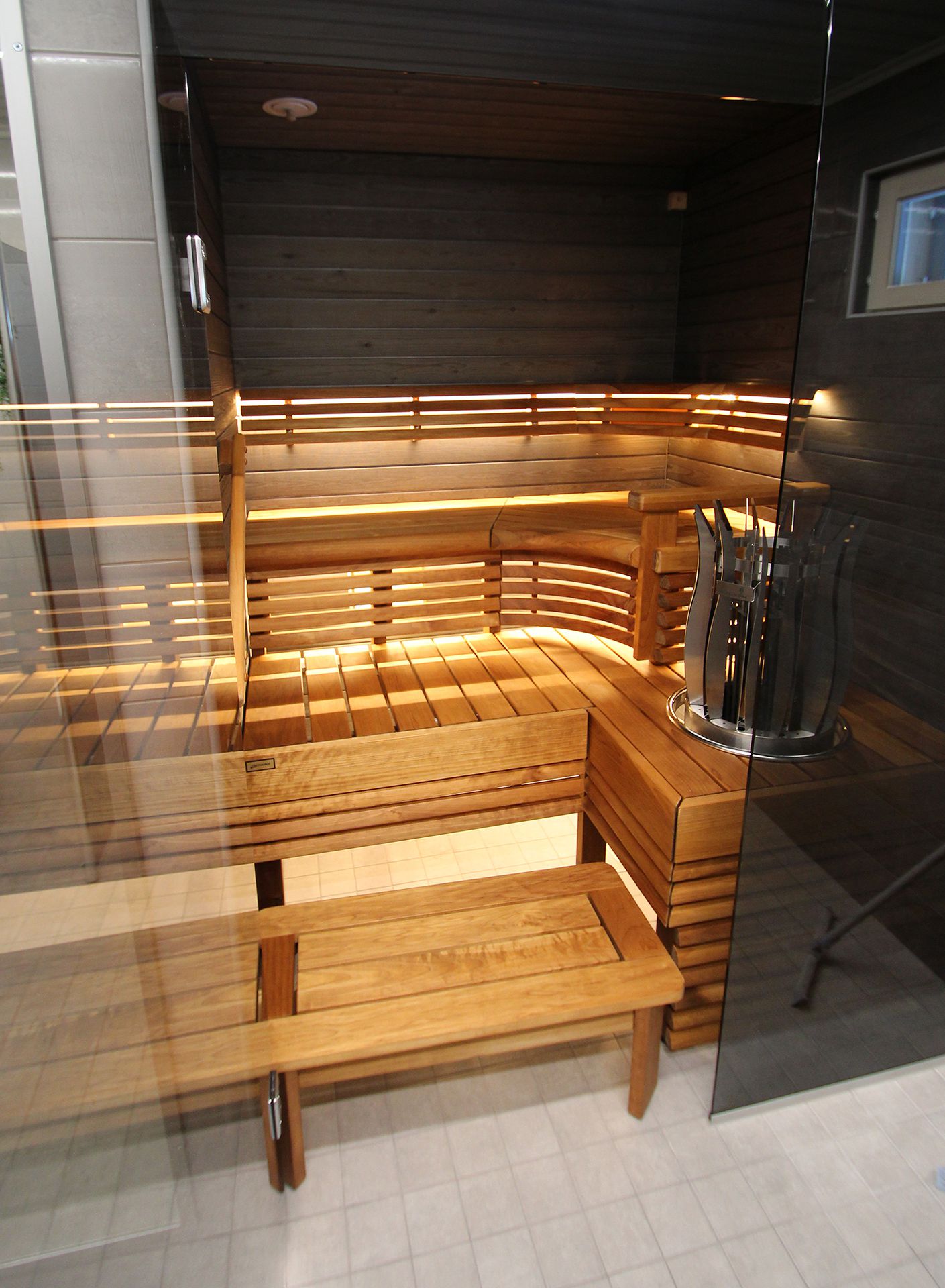 Sauna kokolasiseinällä.