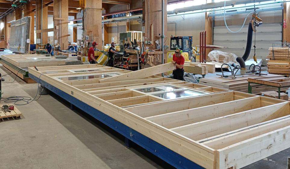 elementtivalmistusta Omatalolla