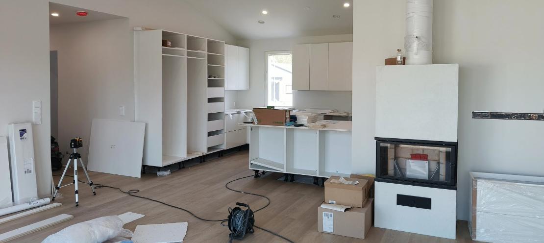 Rakenteilla oleva Omatalo sauna