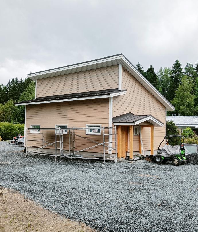 Autotallin elementit Omatalon tehtaalla