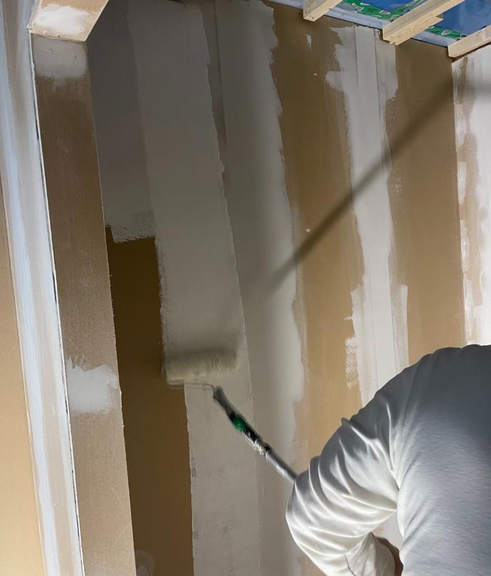 Tasoitetöitä Omatalossa.