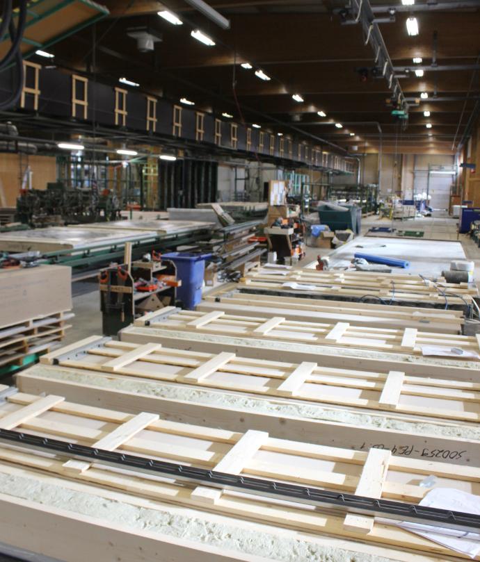 Omatalo puukerrostalon elementtien valmistus.