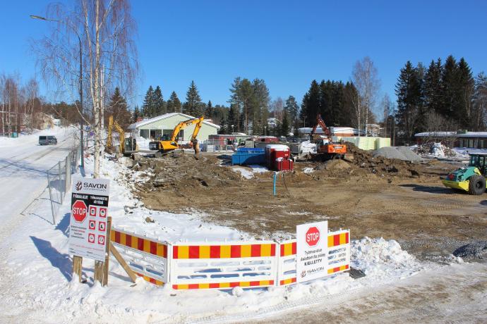 Sonkajärven S-marketin maarakennusvaihe.